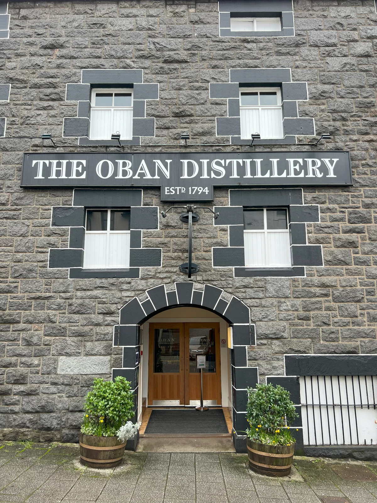Exterior view of Oban Distillery